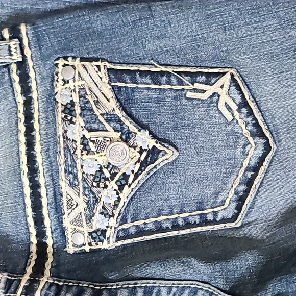 Vigoss Dallas Capri Jeans - Picture 4 of 9